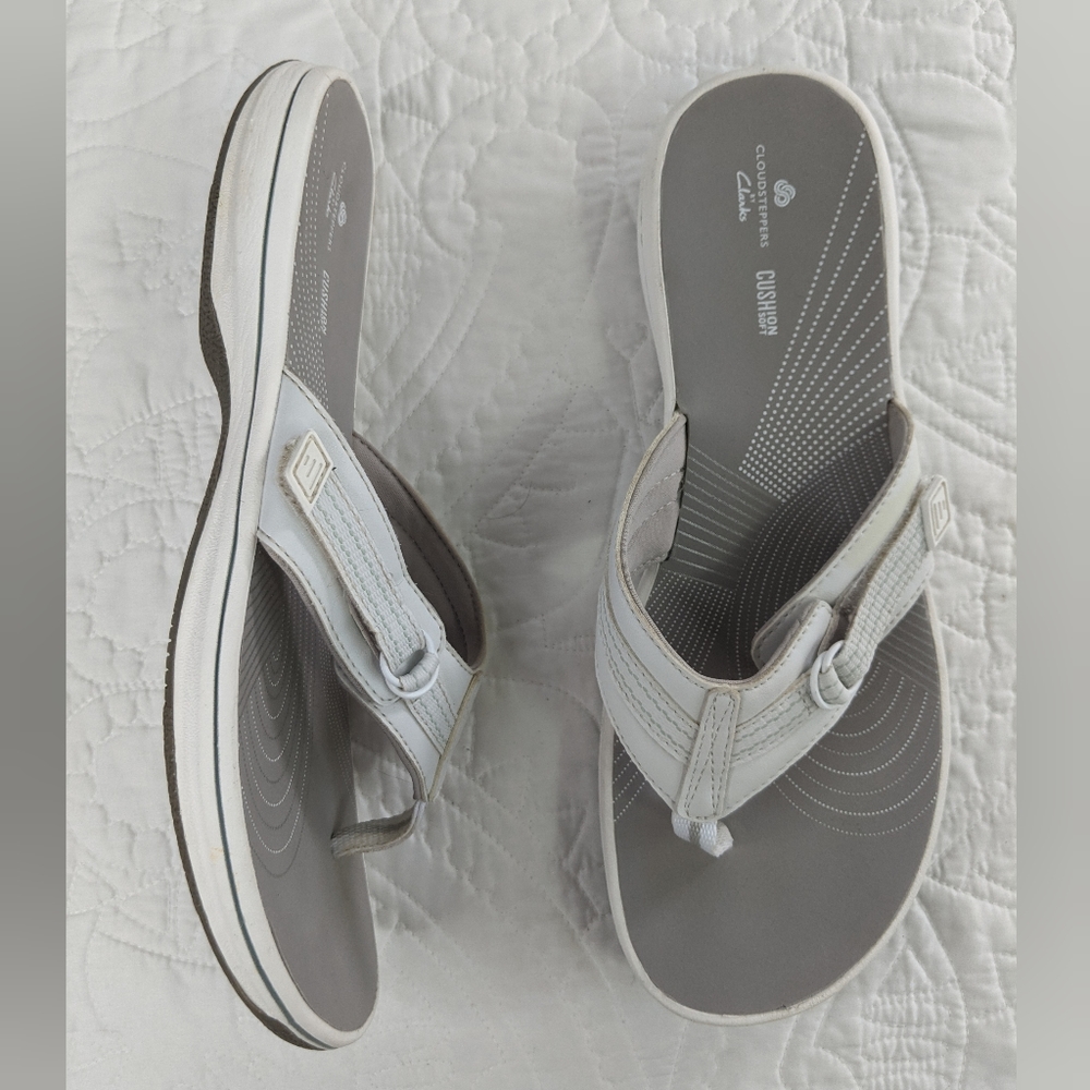 Clarks | White Cloudsteppers Sandals | Women's Size 11